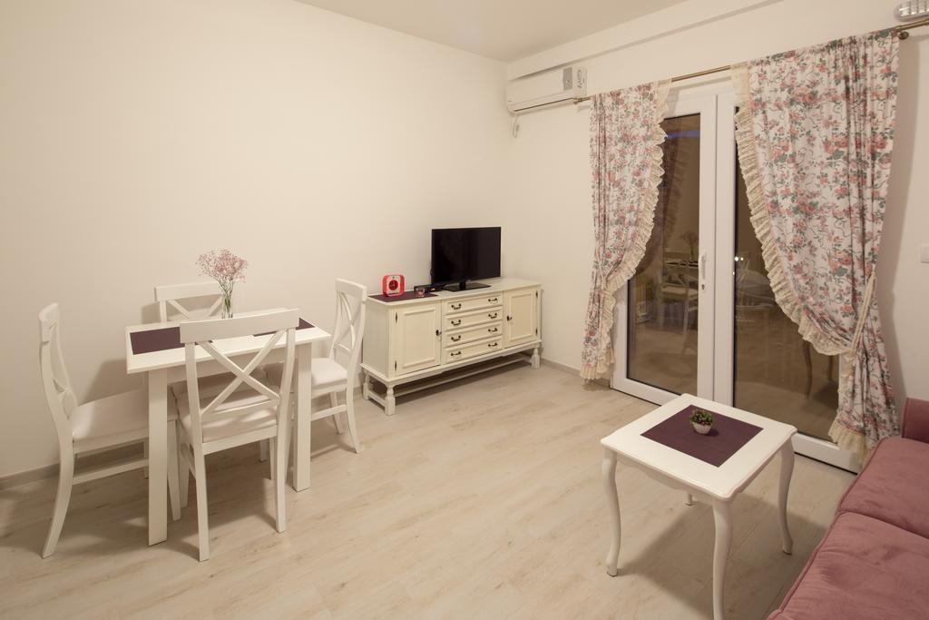 Apartments Raskovic Radanovici Bagian luar foto