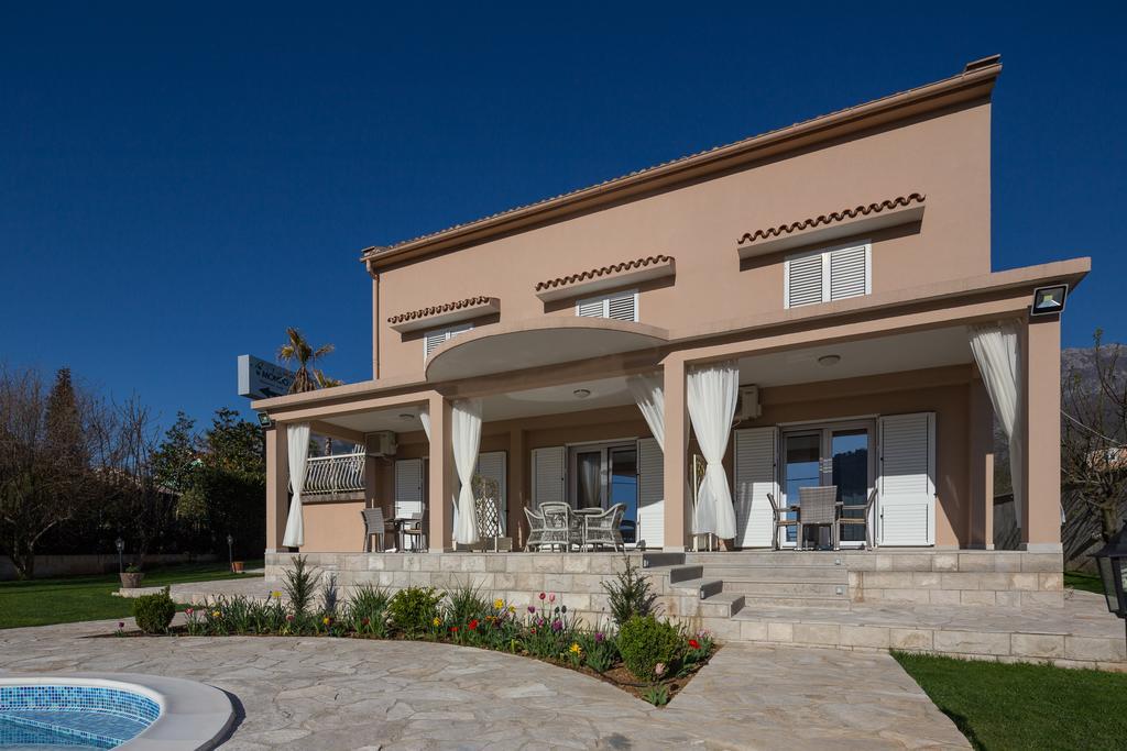 Apartments Raskovic Radanovici Bagian luar foto